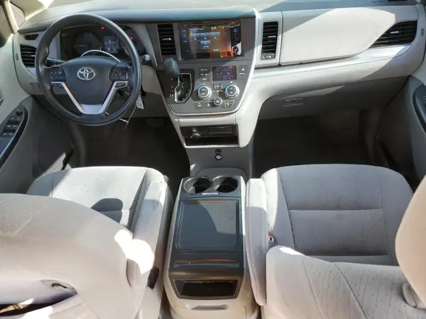 5TDKZ3DC3HS782341 2017 TOYOTA SIENNA - Image 8
