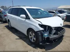 5TDKZ3DC3HS783912 2017 TOYOTA SIENNA