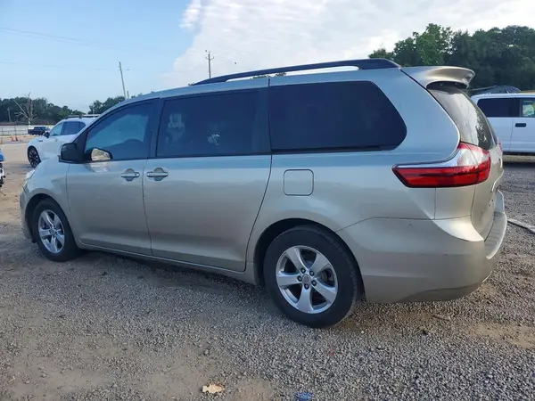 5TDKZ3DC3HS789757 2017 TOYOTA SIENNA - Image 2