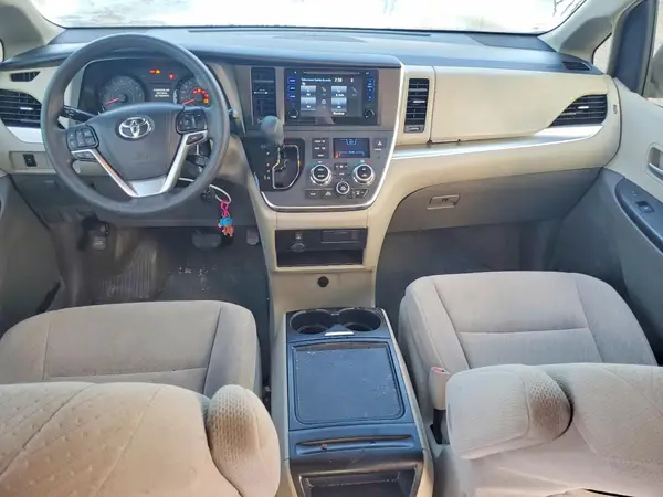 5TDKZ3DC3HS789757 2017 TOYOTA SIENNA - Image 8