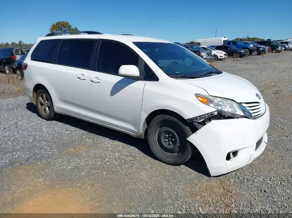 5TDKZ3DC3HS790908 2017 TOYOTA SIENNA - Image 1