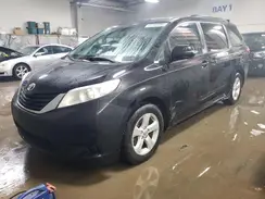5TDKZ3DC3HS794215 2017 TOYOTA SIENNA
