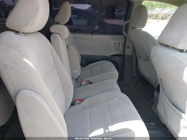 5TDKZ3DC3HS794389 2017 TOYOTA SIENNA - Image 8