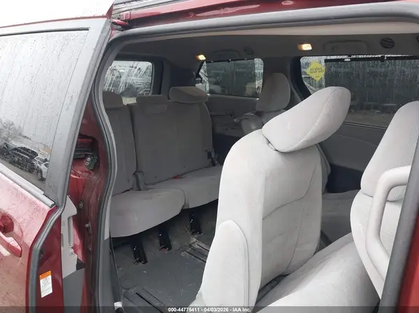 5TDKZ3DC3HS794974 2017 TOYOTA SIENNA - Image 8