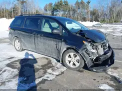 5TDKZ3DC3HS796725 2017 TOYOTA SIENNA