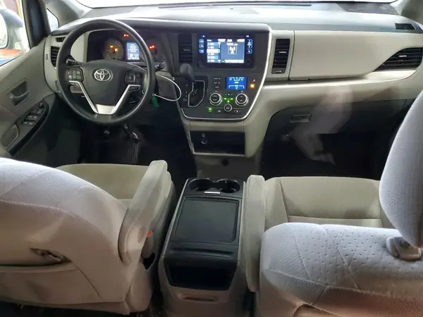 5TDKZ3DC3HS796935 2017 TOYOTA SIENNA - Image 8