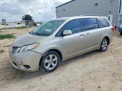 5TDKZ3DC3HS798054 2017 TOYOTA SIENNA