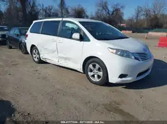 5TDKZ3DC3HS808193 2017 TOYOTA SIENNA