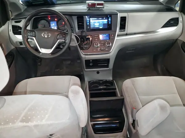 5TDKZ3DC3HS810154 2017 TOYOTA SIENNA - Image 8