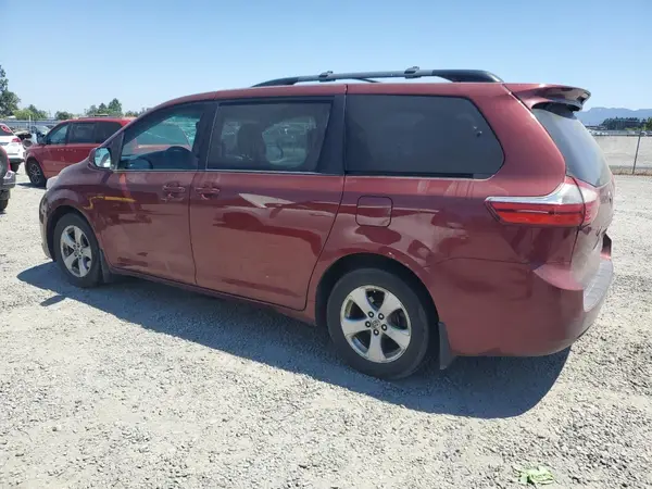 5TDKZ3DC3HS820585 2017 TOYOTA SIENNA - Image 2