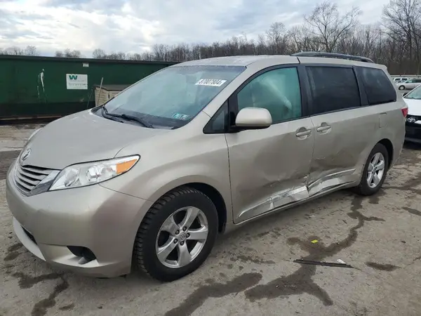5TDKZ3DC3HS821493 2017 TOYOTA SIENNA - Image 1