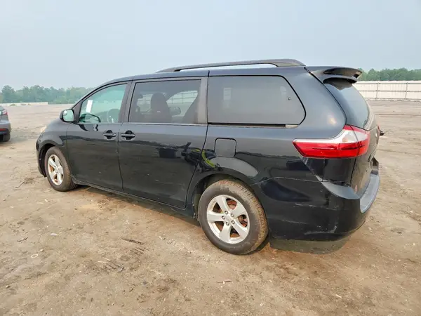 5TDKZ3DC3HS822658 2017 TOYOTA SIENNA - Image 2