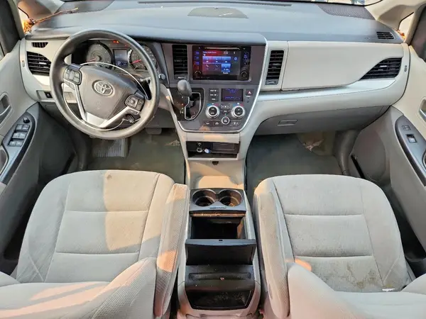 5TDKZ3DC3HS822658 2017 TOYOTA SIENNA - Image 8