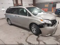 5TDKZ3DC3HS825432 2017 TOYOTA SIENNA