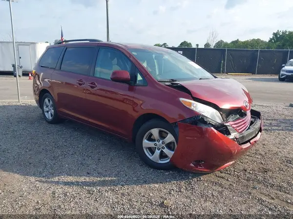 5TDKZ3DC3HS826905 2017 TOYOTA SIENNA - Image 1