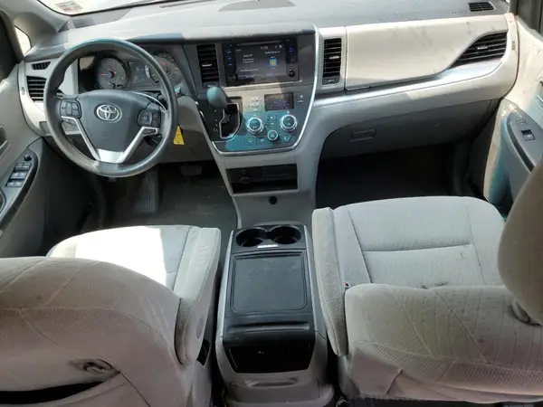 5TDKZ3DC3HS832588 2017 TOYOTA SIENNA - Image 8