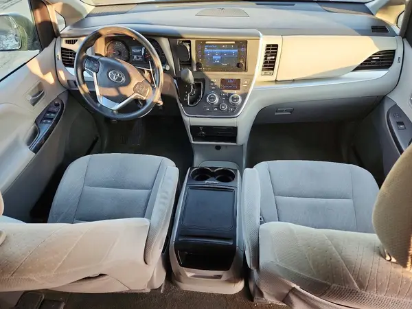5TDKZ3DC3HS832655 2017 TOYOTA SIENNA - Image 8