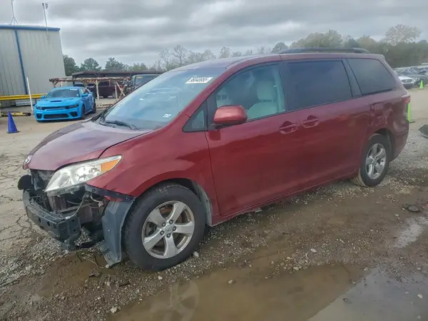 5TDKZ3DC3HS834714 2017 TOYOTA SIENNA - Image 1