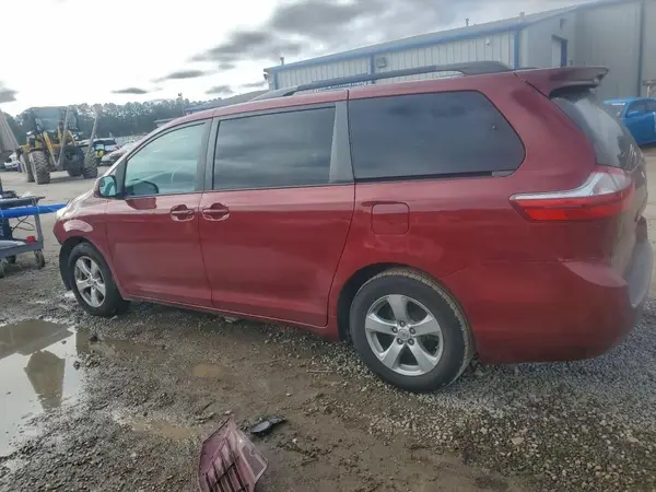 5TDKZ3DC3HS834714 2017 TOYOTA SIENNA - Image 2