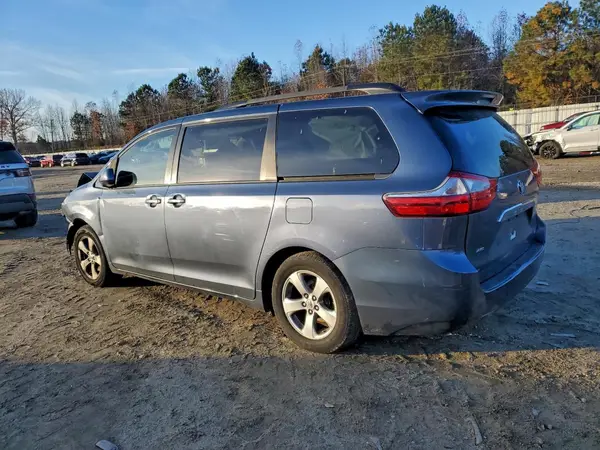 5TDKZ3DC3HS836785 2017 TOYOTA SIENNA - Image 2