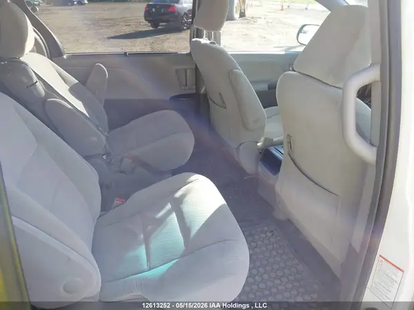 5TDKZ3DC3HS837452 2017 TOYOTA SIENNA - Image 8