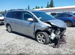 5TDKZ3DC3HS840514 2017 TOYOTA SIENNA