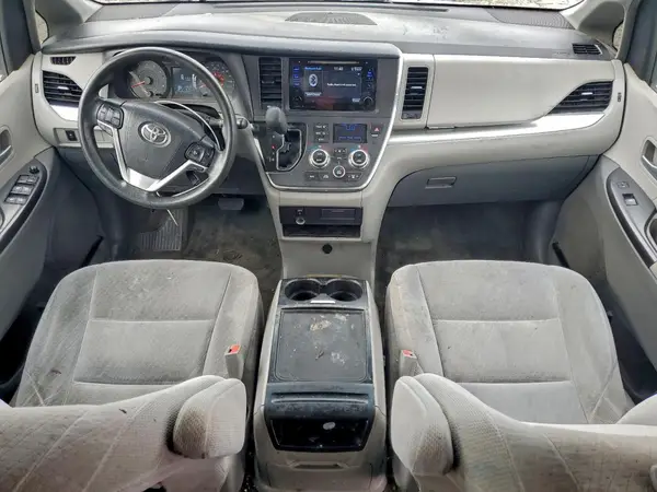 5TDKZ3DC3HS842151 2017 TOYOTA SIENNA - Image 8