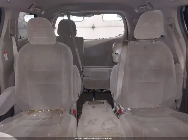 5TDKZ3DC3HS842392 2017 TOYOTA SIENNA - Image 8