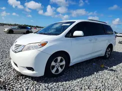 5TDKZ3DC3HS842845 2017 TOYOTA SIENNA
