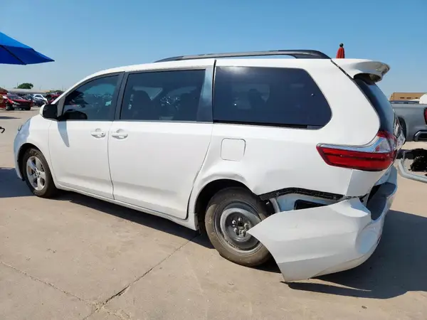 5TDKZ3DC3HS850430 2017 TOYOTA SIENNA - Image 2