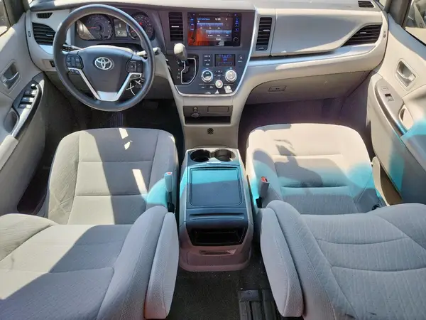5TDKZ3DC3HS850430 2017 TOYOTA SIENNA - Image 8