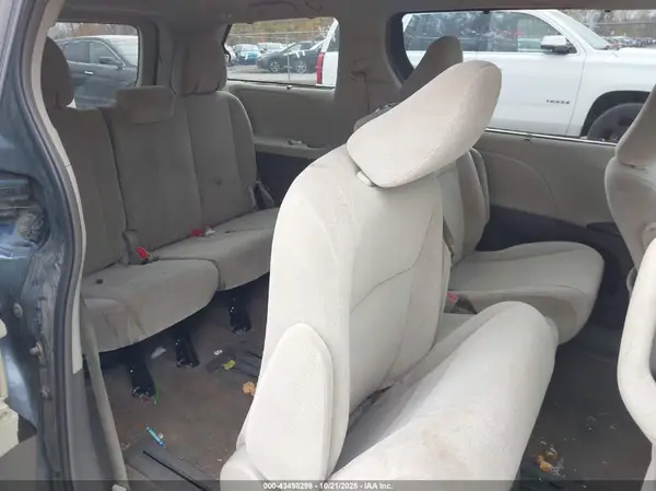 5TDKZ3DC3HS851139 2017 TOYOTA SIENNA - Image 8