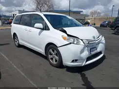 5TDKZ3DC3HS852937 2017 TOYOTA SIENNA