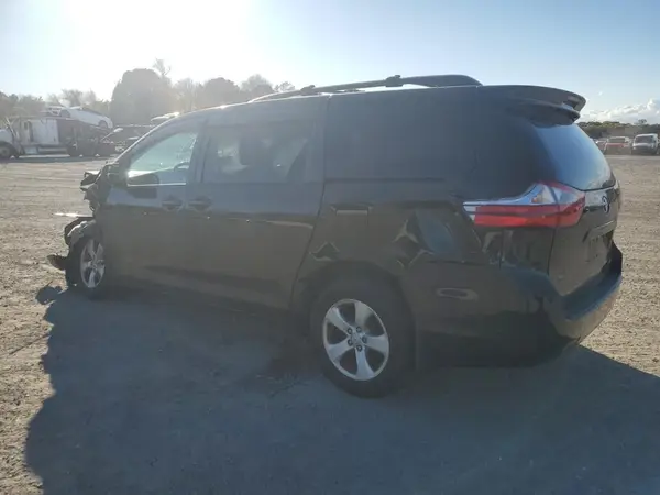 5TDKZ3DC3HS854512 2017 TOYOTA SIENNA - Image 2