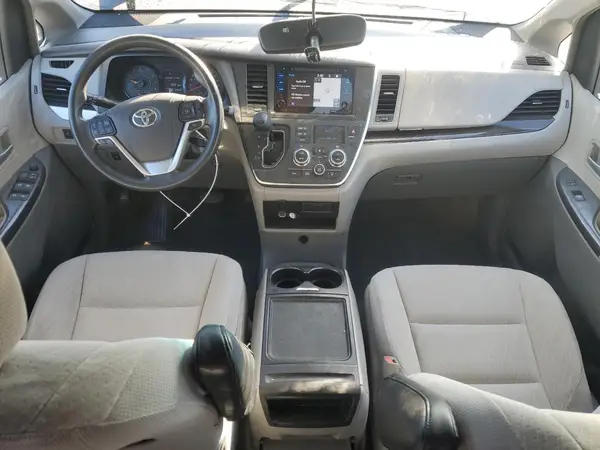 5TDKZ3DC3HS854512 2017 TOYOTA SIENNA - Image 8