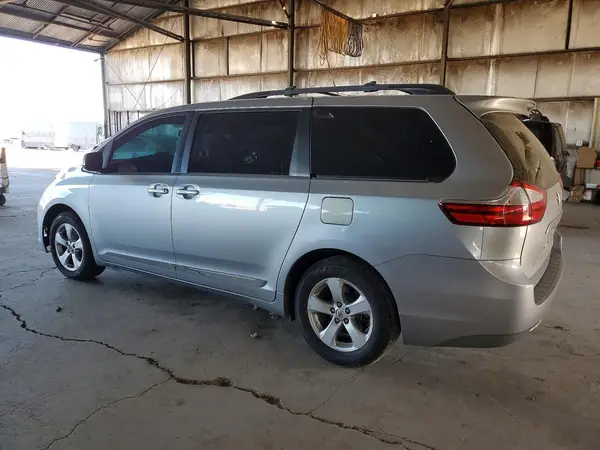 5TDKZ3DC3HS859659 2017 TOYOTA SIENNA - Image 2