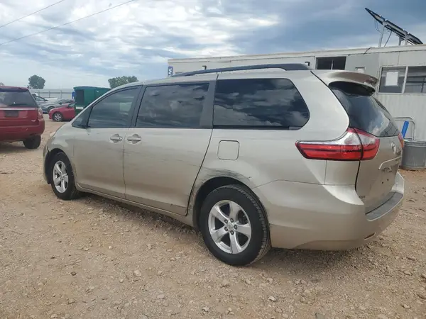 5TDKZ3DC3HS861573 2017 TOYOTA SIENNA - Image 2