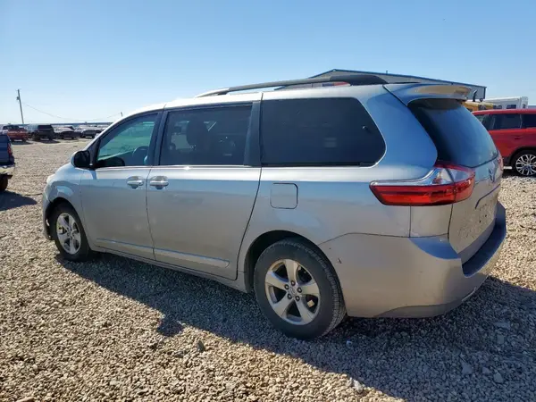 5TDKZ3DC3HS867373 2017 TOYOTA SIENNA - Image 2