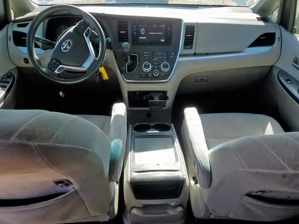 5TDKZ3DC3HS867373 2017 TOYOTA SIENNA - Image 8