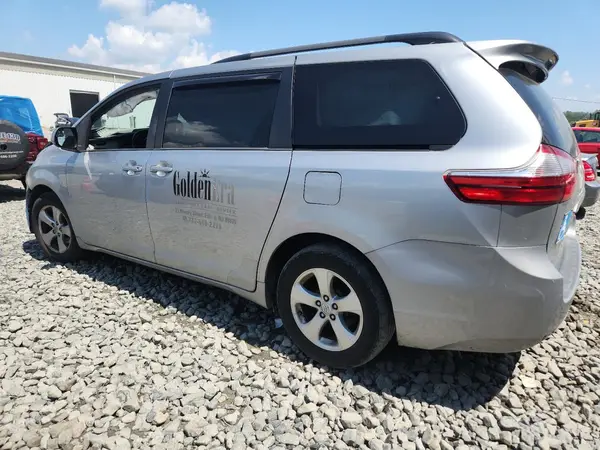 5TDKZ3DC3HS873075 2017 TOYOTA SIENNA - Image 2
