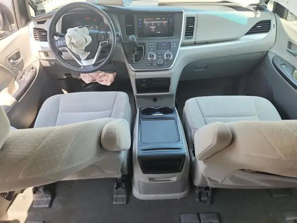 5TDKZ3DC3HS873075 2017 TOYOTA SIENNA - Image 8