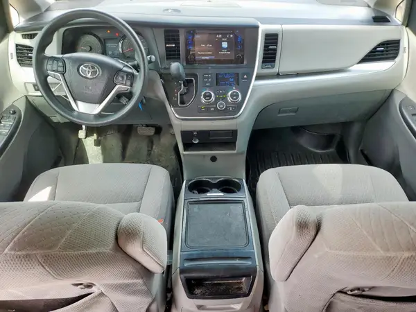 5TDKZ3DC3HS874582 2017 TOYOTA SIENNA - Image 8