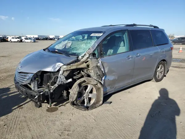 5TDKZ3DC3HS879233 2017 TOYOTA SIENNA - Image 1