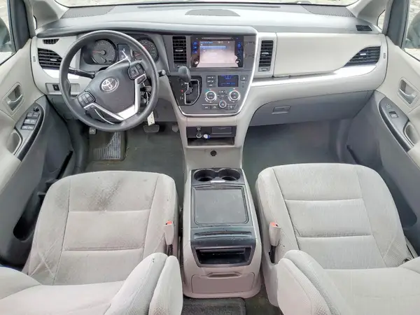 5TDKZ3DC3HS880561 2017 TOYOTA SIENNA - Image 8