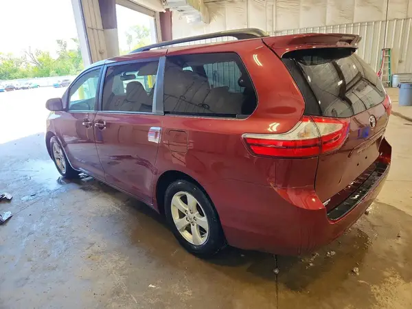 5TDKZ3DC3HS888790 2017 TOYOTA SIENNA - Image 2