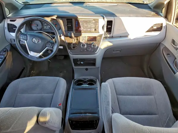 5TDKZ3DC3HS893939 2017 TOYOTA SIENNA - Image 8
