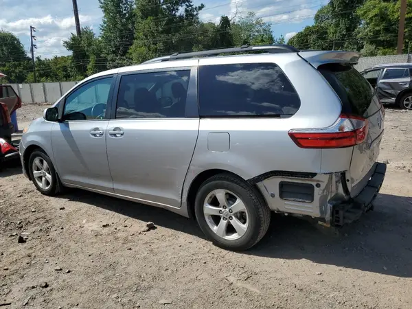 5TDKZ3DC3HS897649 2017 TOYOTA SIENNA - Image 2