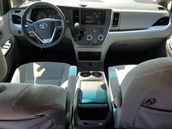 5TDKZ3DC3HS897649 2017 TOYOTA SIENNA - Image 8