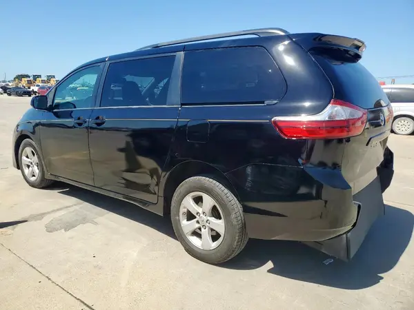 5TDKZ3DC3JS901933 2018 TOYOTA SIENNA - Image 2