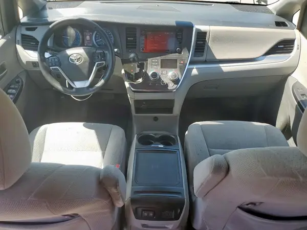 5TDKZ3DC3JS901933 2018 TOYOTA SIENNA - Image 8